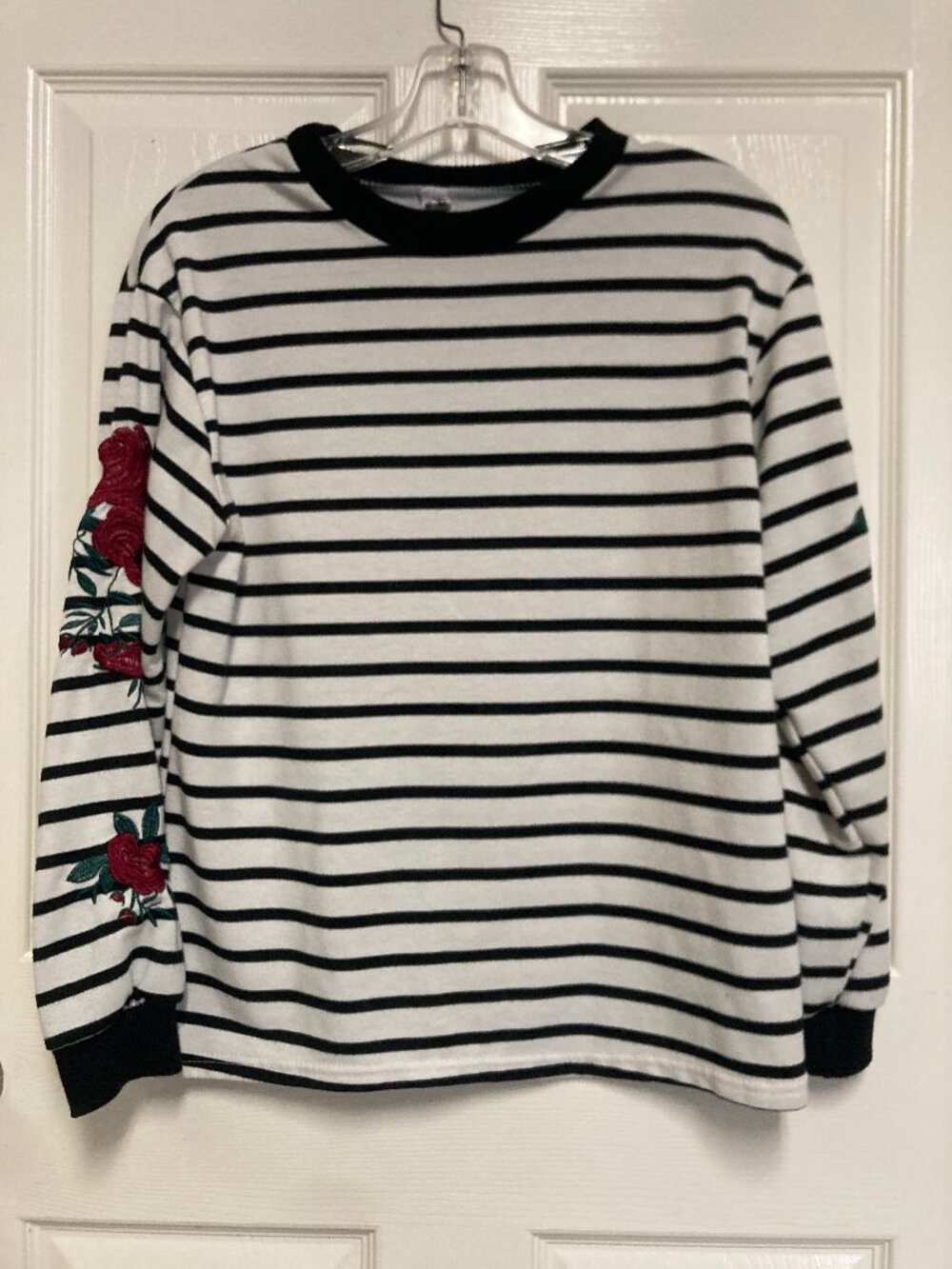 Fashion Collection sweatshirt black/white stripes w/embroidered roses size mediu